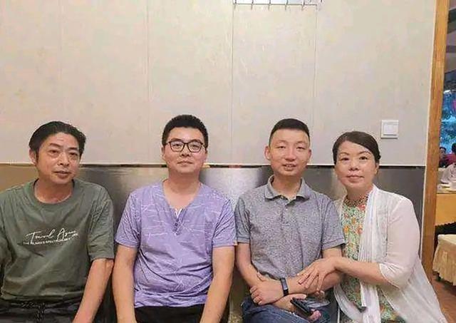 郭威29周岁正式改名姚威，1.6万的负债，让许敏一家努力生活-1.jpg