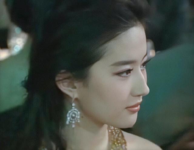 盘点5位娱乐圈骨相美女，刘亦菲上榜，第一位无人能及